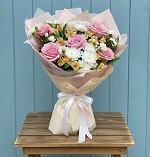 Букет цветов из:  Гвоздики, Орхидеи и Розы в Коммунаре Курской области