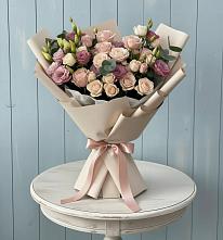 Букет цветов из:  Розы и Лизиантусы в Коммунаре Курской области