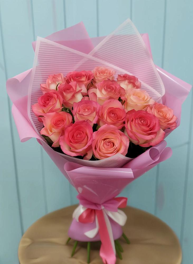 Букет 15 Розовых роз Равель в Коммунаре Курской области