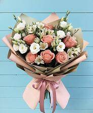 Букет цветов из:  Розы, Альстромерии и Лизиантусы в Коммунаре Курской области