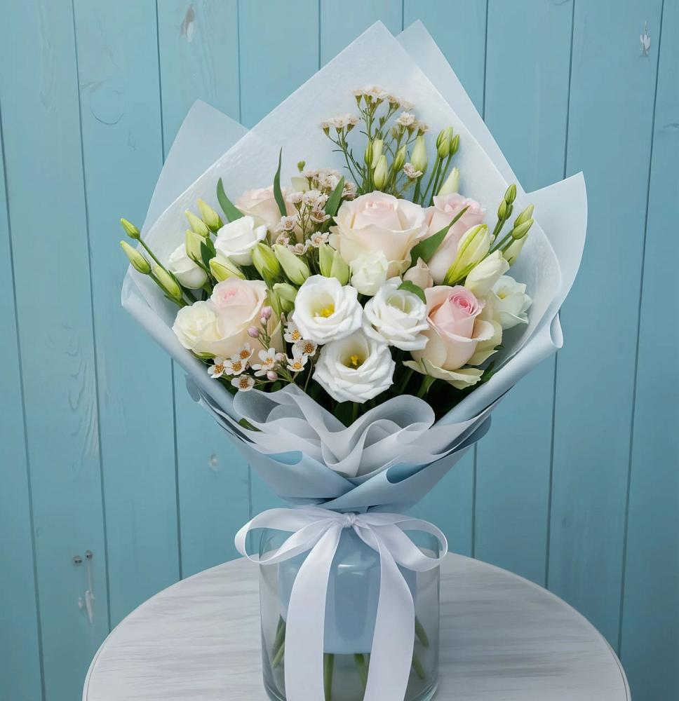 Букет цветов из: Розы и Лизиантусы в Коммунаре Курской области