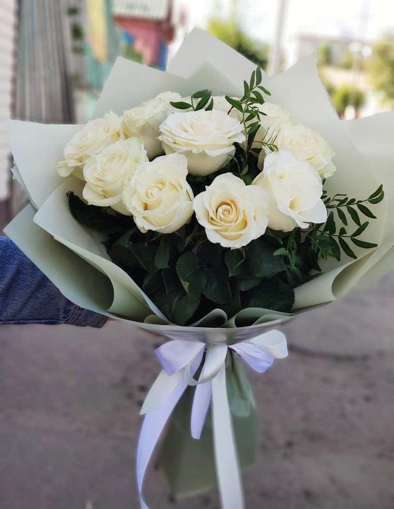 Букет Белые розы Проуд в Коммунаре Курской области