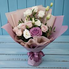 Букет цветов из:  Розы и Лизиантусы в Коммунаре Курской области