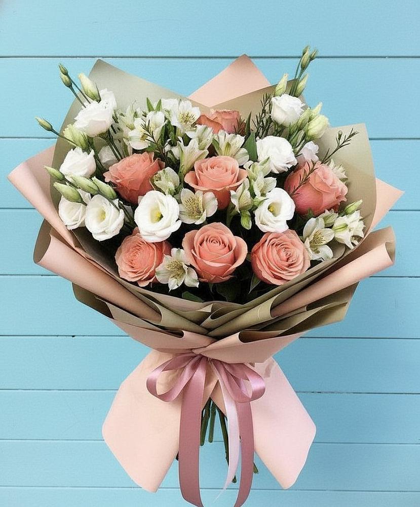 Букет цветов из: Розы, Альстромерии и Лизиантусы в Коммунаре Курской области