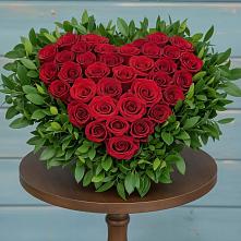 Цветочная композиция из Розы в виде сердца в Коммунаре Курской области