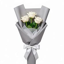 Букет 3 белые розы в Коммунаре Курской области