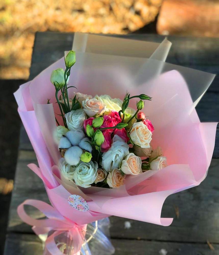 Букет цветов из: Розы и Лизиантусы в Коммунаре Курской области