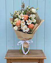 Букет цветов из:  Альстромерии, Лизиантусы, Розы и Хризантемы в Коммунаре Курской области