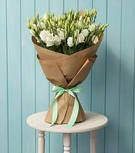 Букет цветов из:  Лизиантусы в Коммунаре Курской области