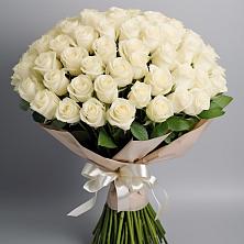 Букет 101 беля роза Белоснежка в Коммунаре Курской области