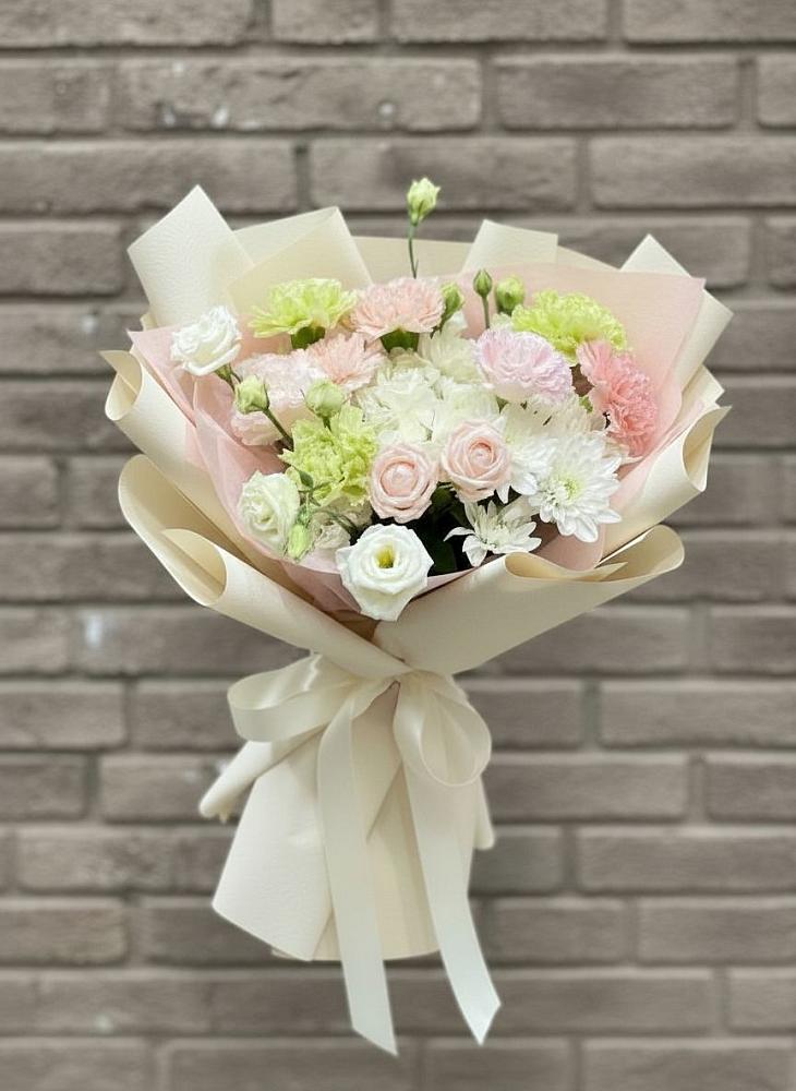 Букет цветов из: Гвоздики, Розы, Лизиантусы и Хризантемы в Коммунаре Курской области