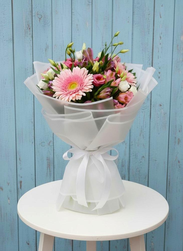 Букет цветов из: Герберы, Альстромерии и Лизиантусы в Коммунаре Курской области