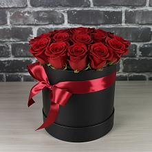 Цветочная композиция из Розы в шляпной коробке в Коммунаре Курской области