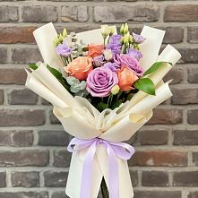 Букет цветов из:  Лизиантусы и Розы #REPLACE_PRED# Коммунаре Курской области