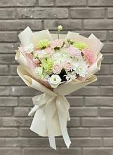Букет цветов из:  Гвоздики, Розы, Лизиантусы и Хризантемы в Коммунаре Курской области
