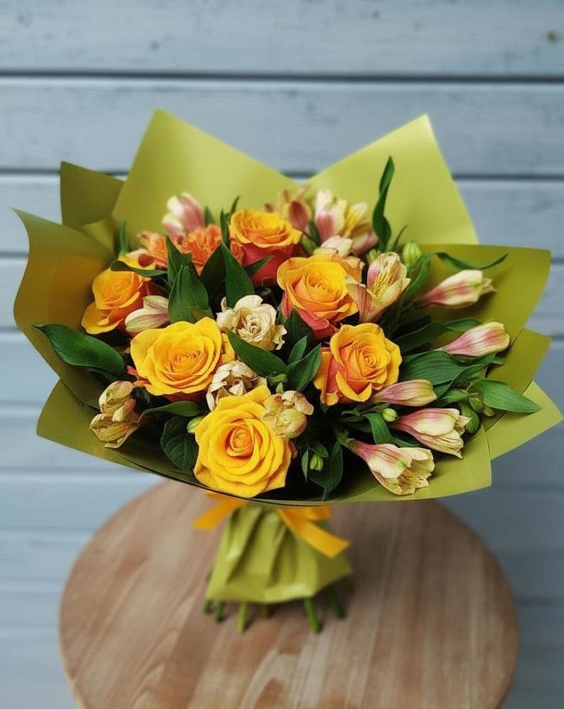 Букет цветов из: Альстромерии и Розы в Коммунаре Курской области