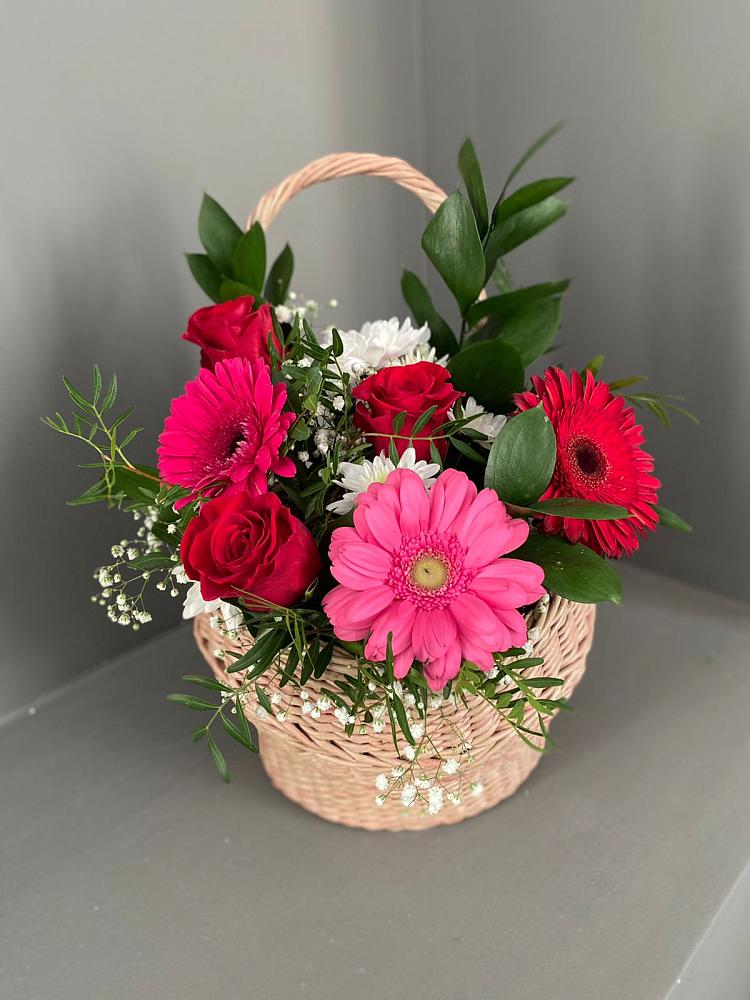 Цветочная композиция из Розы, Хризантемы и Герберы в корзине в Коммунаре Курской области