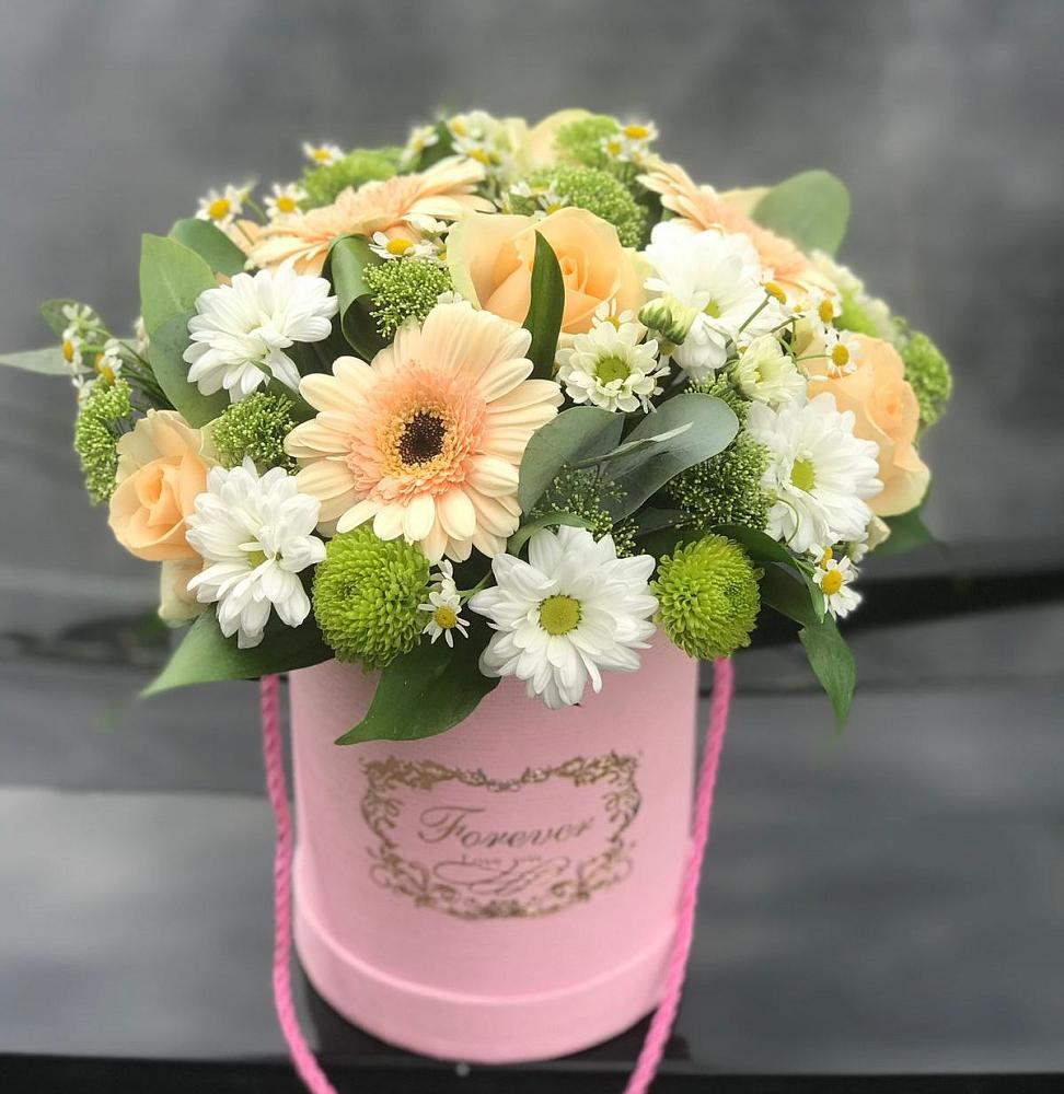 Цветочная композиция из Розы, Герберы и Хризантемы в шляпной коробке в Коммунаре Курской области