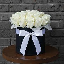 Цветочная композиция из Розы в шляпной коробке в Коммунаре Курской области