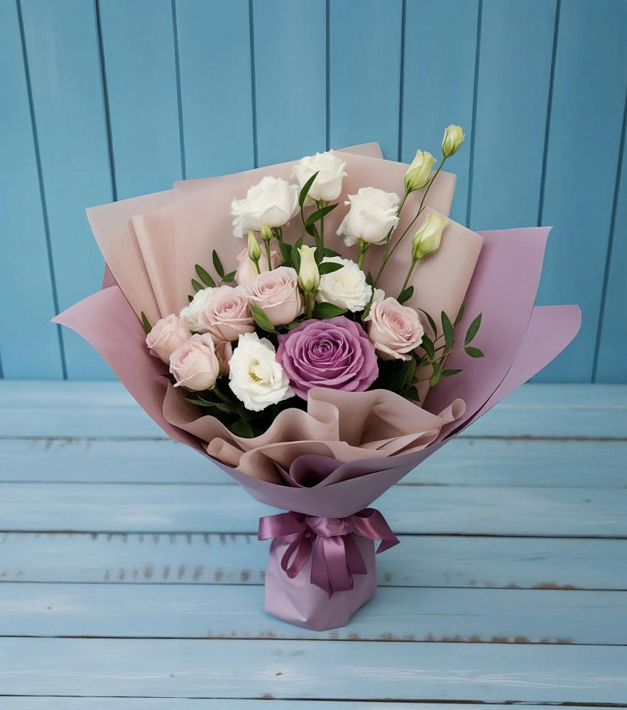 Букет цветов из: Розы и Лизиантусы в Коммунаре Курской области