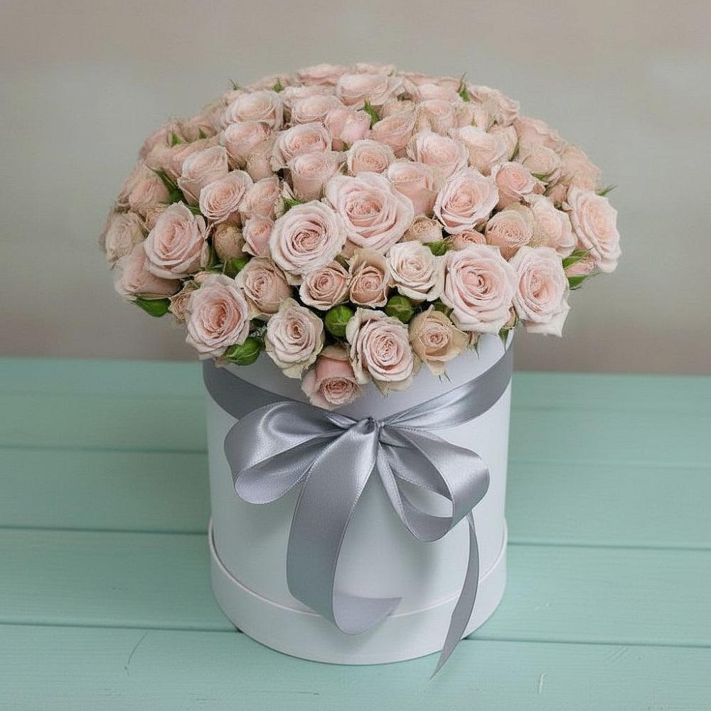 Цветочная композиция из Розы в шляпной коробке в Коммунаре Курской области